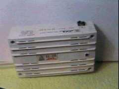 Ejemplo de un amplificador de interior de una entrada y dos salidas. Amplificador de bandas IV y V de UHF canales 21 a 69 